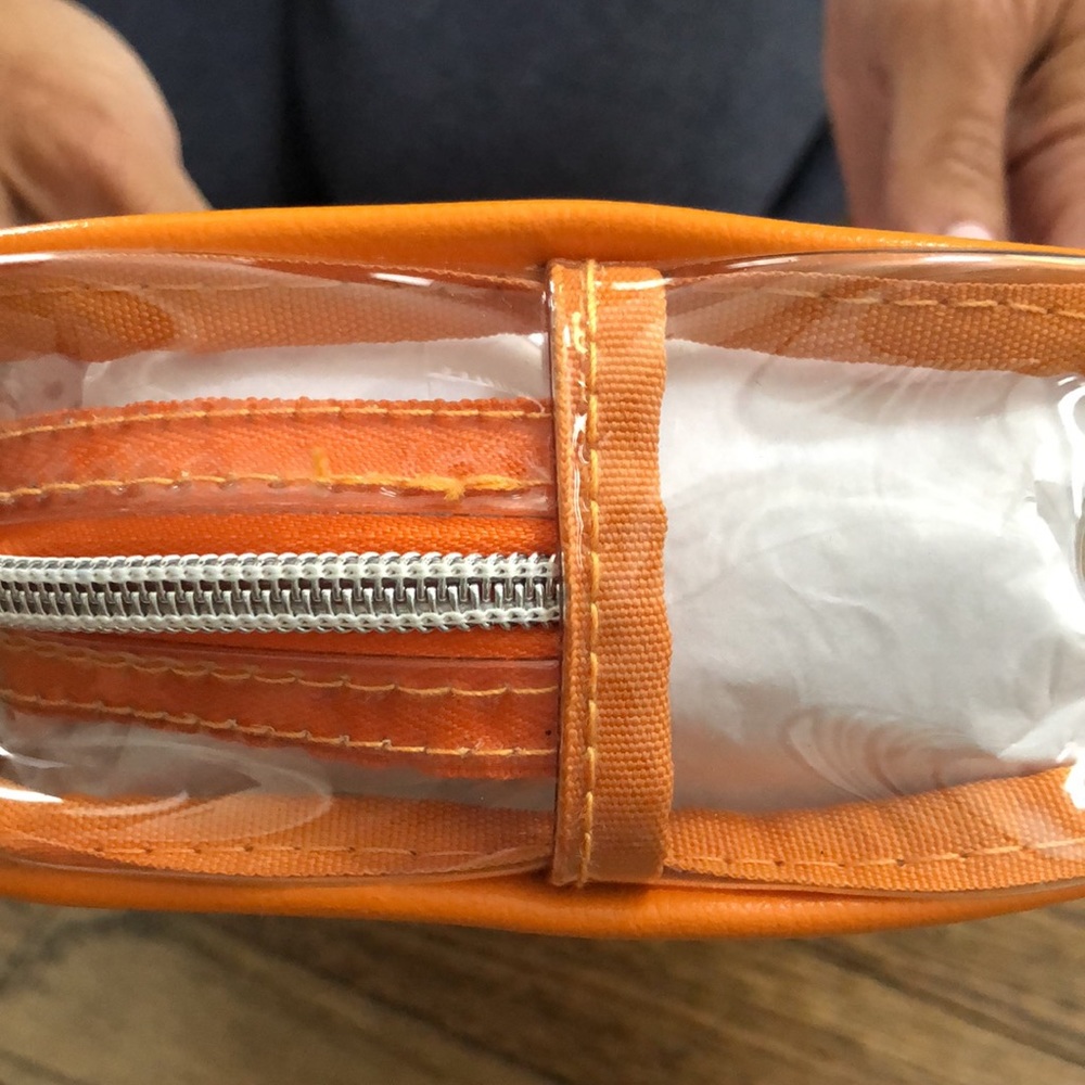 New with tags Trvl travel bag - Picture 5 of 7